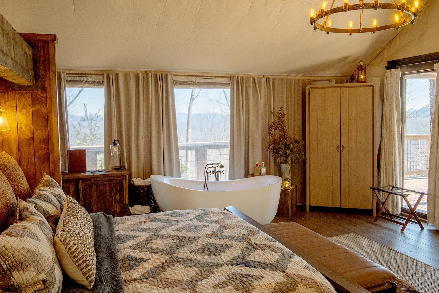 Elk & Embers Mountain Hideaway Hotel เวย์นวิลล์ ภายนอก รูปภาพ