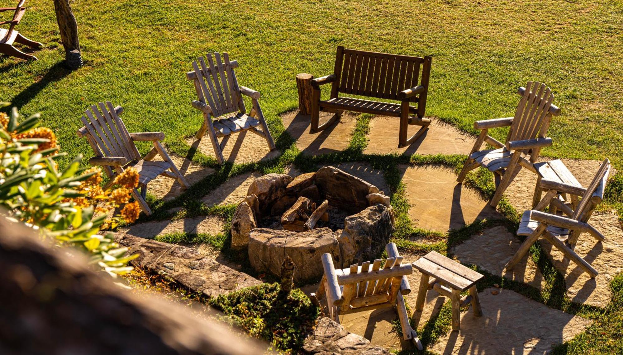 Elk & Embers Mountain Hideaway Hotel เวย์นวิลล์ ภายนอก รูปภาพ