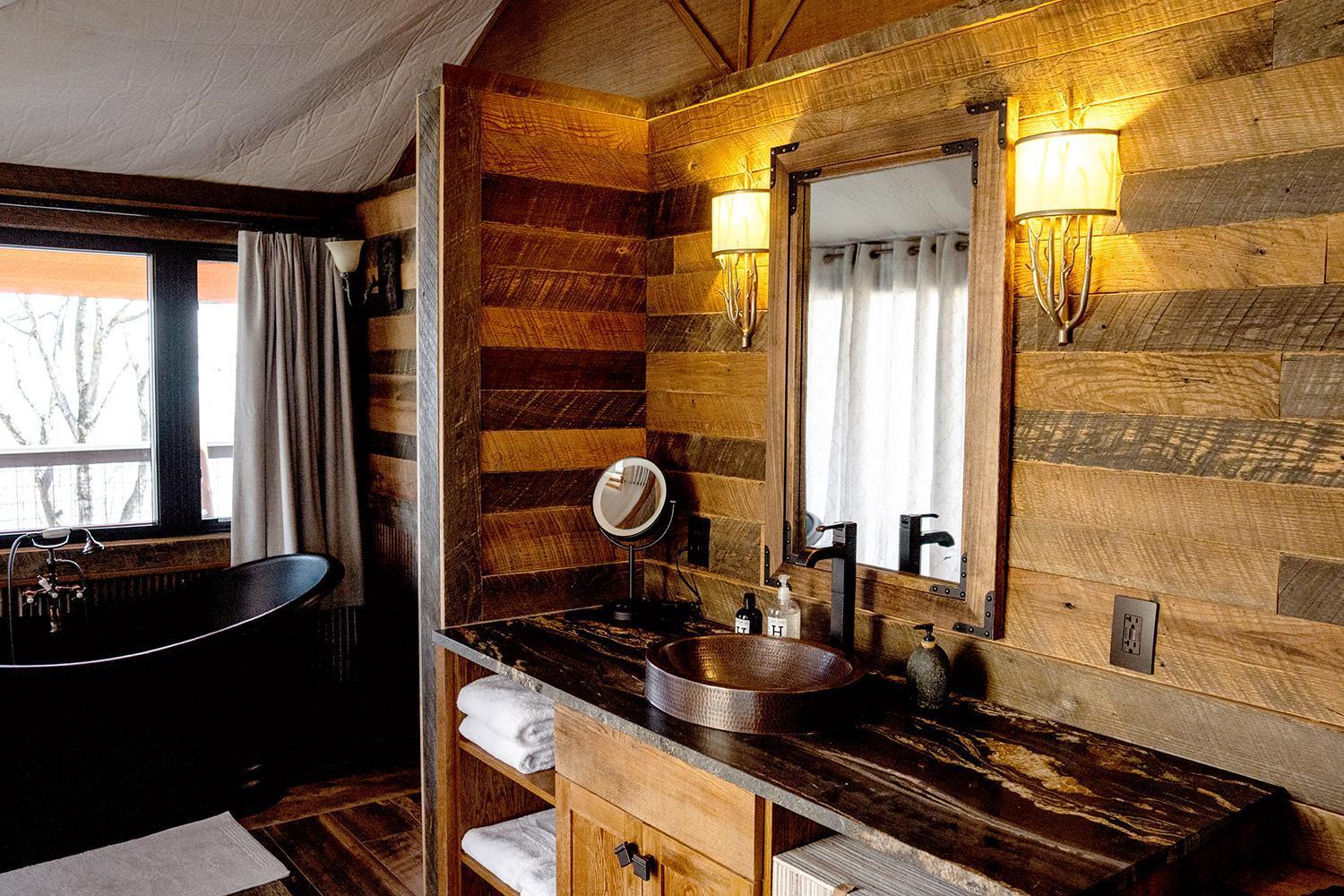 Elk & Embers Mountain Hideaway Hotel เวย์นวิลล์ ภายนอก รูปภาพ