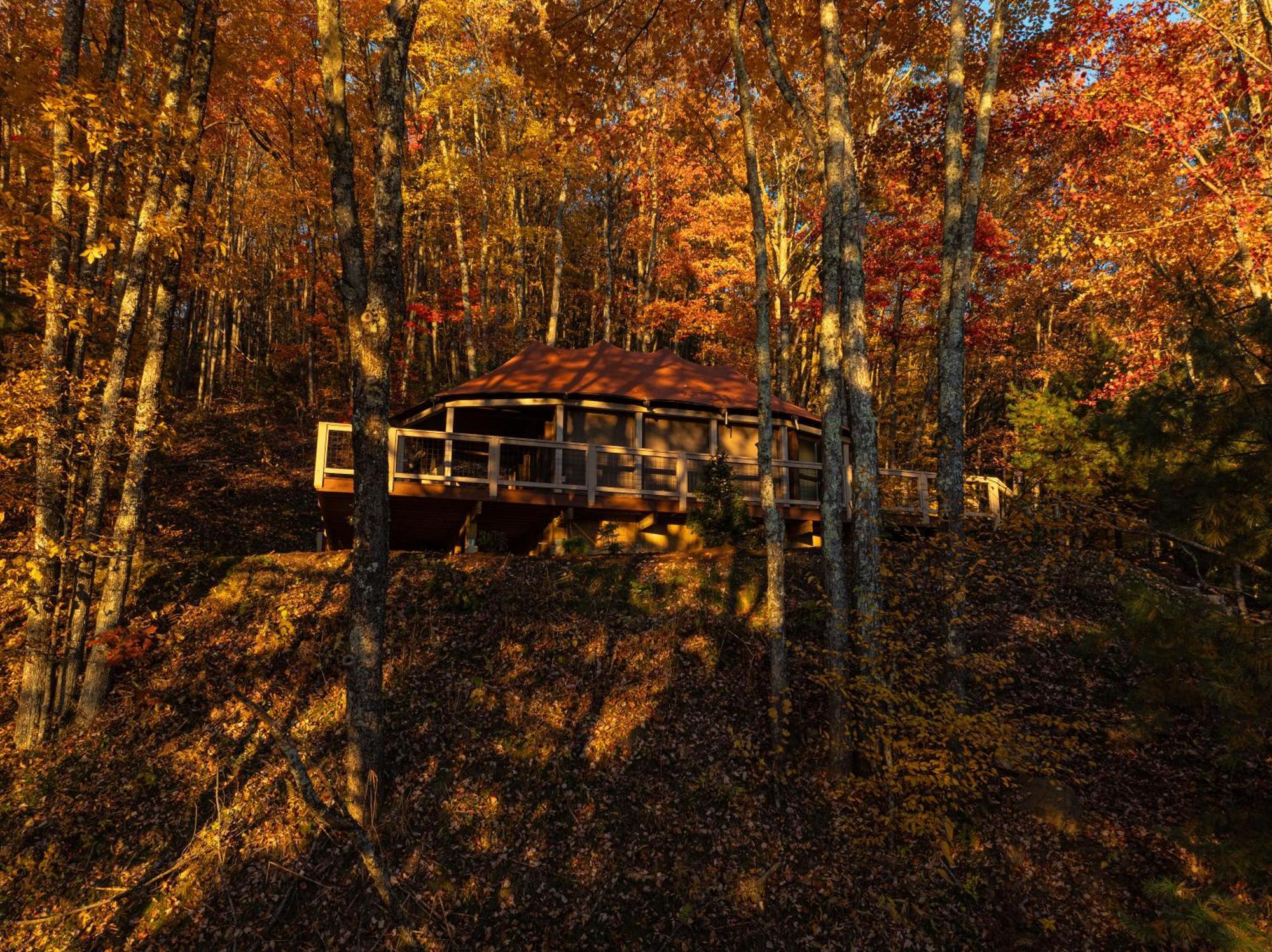 Elk & Embers Mountain Hideaway Hotel เวย์นวิลล์ ภายนอก รูปภาพ