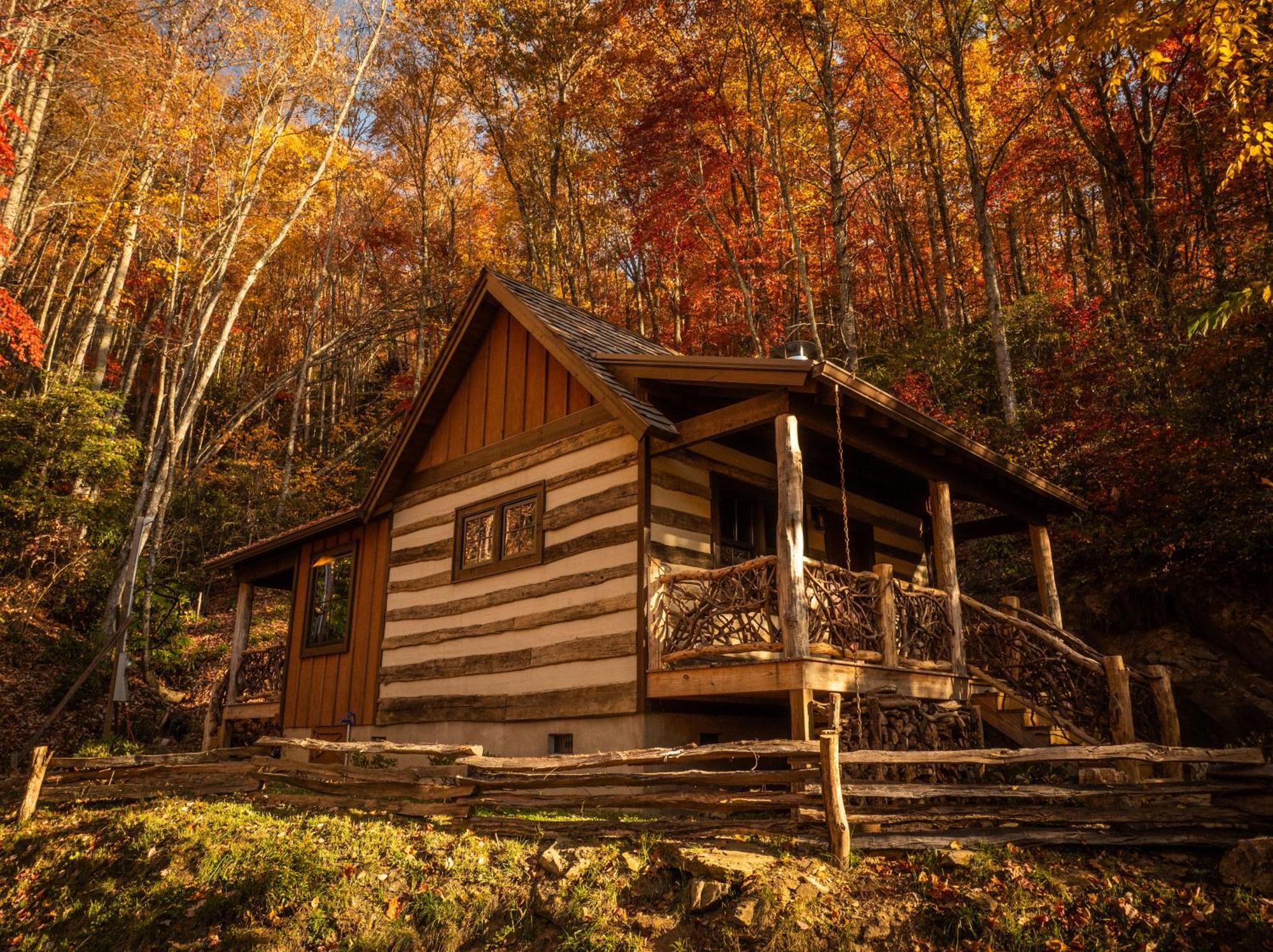 Elk & Embers Mountain Hideaway Hotel เวย์นวิลล์ ภายนอก รูปภาพ