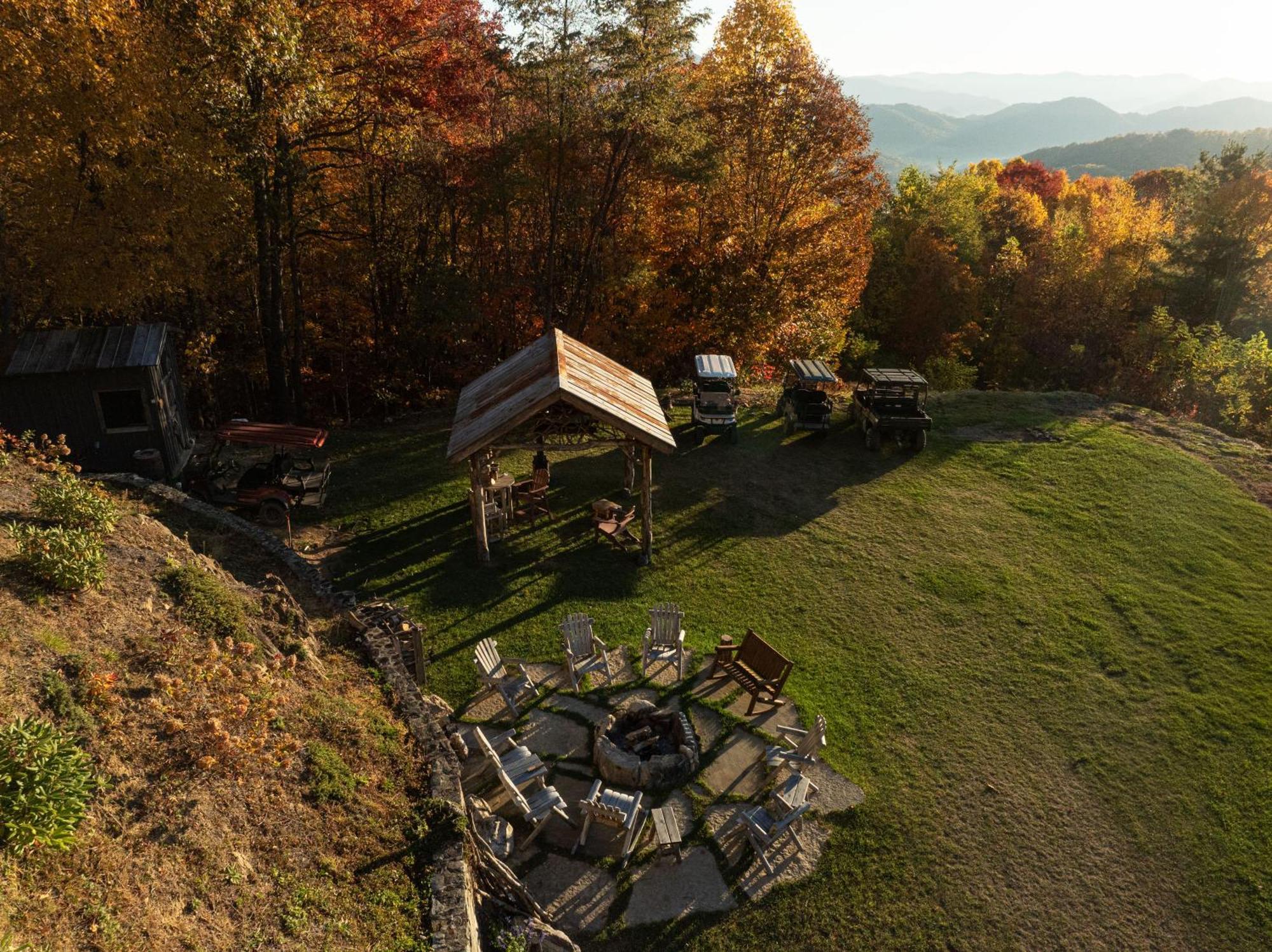 Elk & Embers Mountain Hideaway Hotel เวย์นวิลล์ ภายนอก รูปภาพ