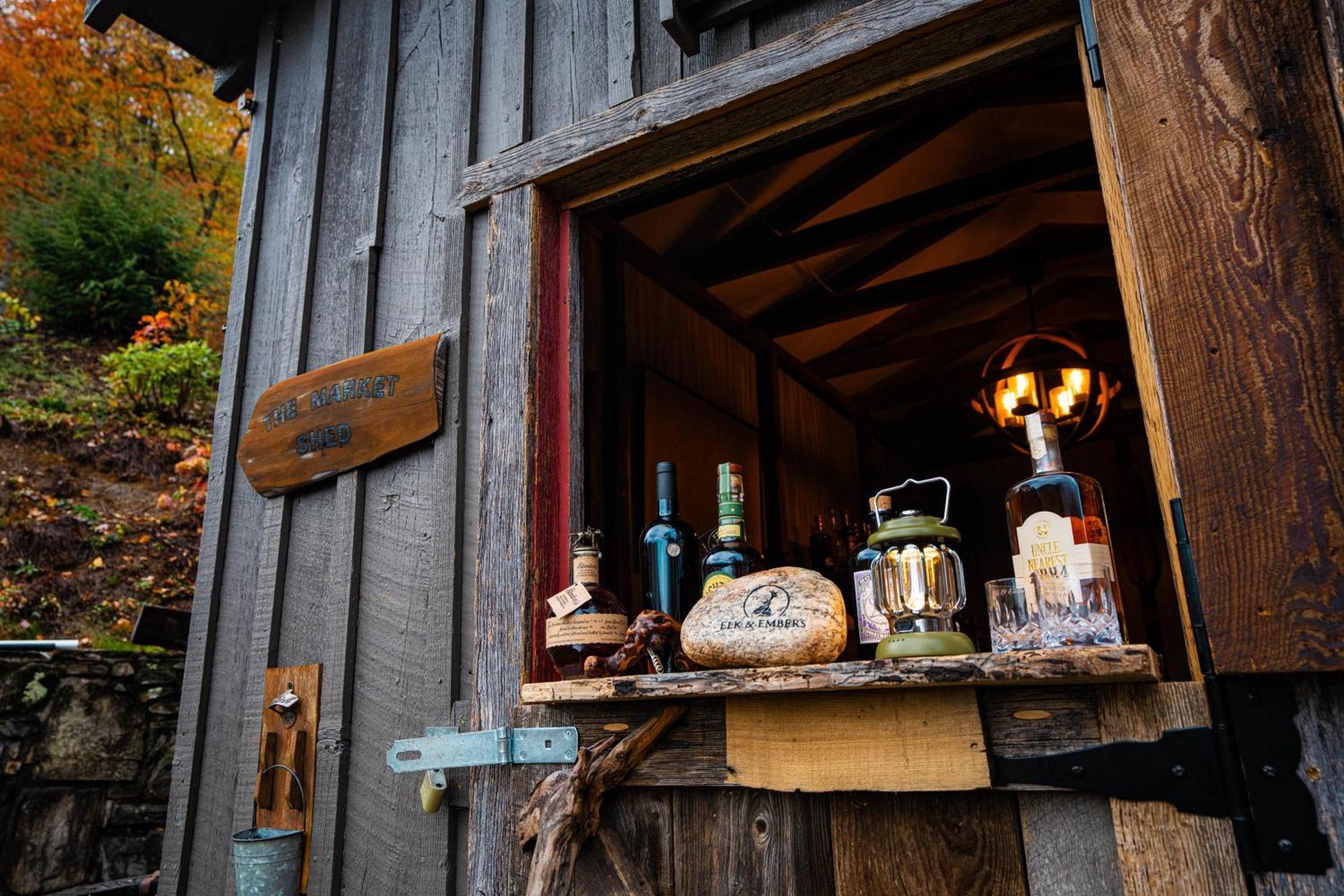Elk & Embers Mountain Hideaway Hotel เวย์นวิลล์ ภายนอก รูปภาพ