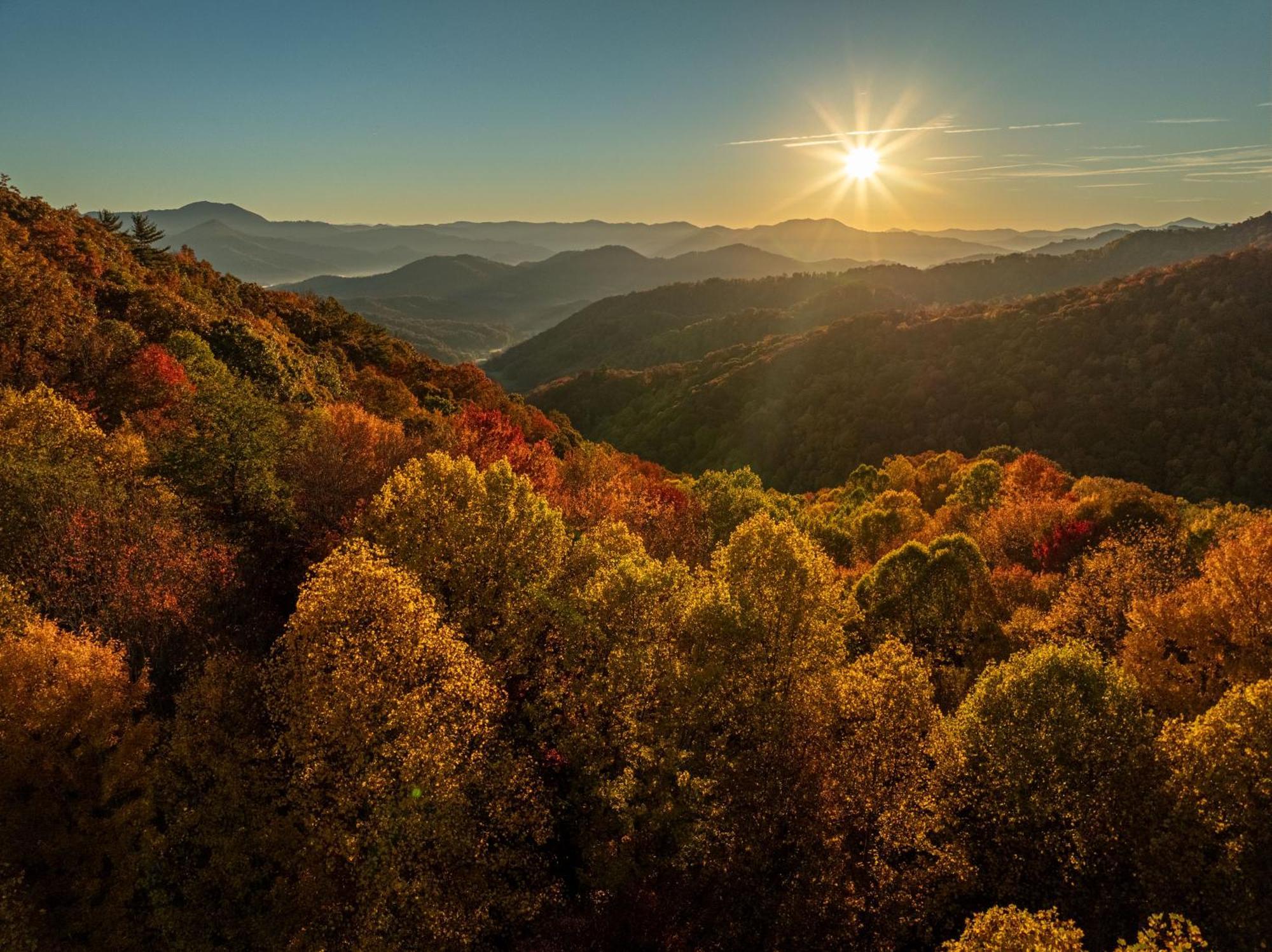 Elk & Embers Mountain Hideaway Hotel เวย์นวิลล์ ภายนอก รูปภาพ
